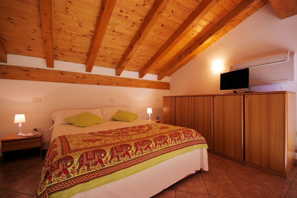 Residence Celeste Mezzegra Екстериор снимка